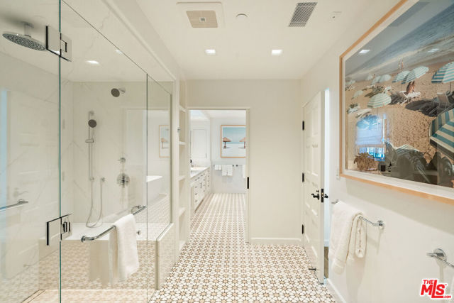 Image 36 of 72 For 705 Palisades Beach Road