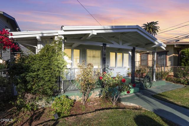 851 N Rampart Boulevard, Los Angeles CA: https://media.crmls.org/mediaz/b8169dc2-bcb2-4bc7-af15-2e5cd4632c17.jpg