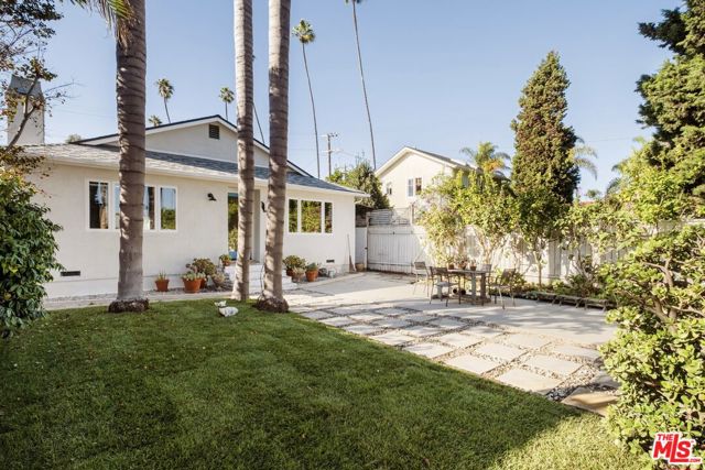 825 Coeur D Alene Avenue, Venice CA: https://media.crmls.org/mediaz/b816c5d7-7d6b-4b68-991a-5b21f263c2a7.jpg