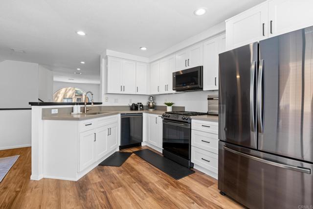 Detail Gallery Image 19 of 22 For 9411 Lake Murray Blvd #B,  San Diego,  CA 92119 - 3 Beds | 2/1 Baths
