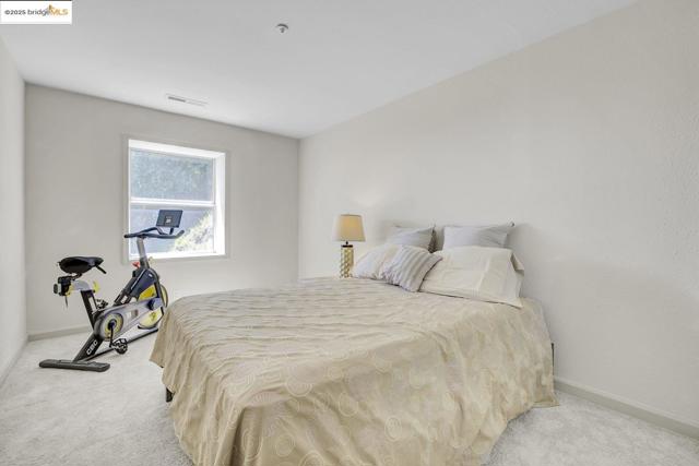 7075 Elverton Dr, Oakland CA: https://media.crmls.org/mediaz/b8179726-ae75-4ad2-a1e5-6868cd8acd8a.jpg