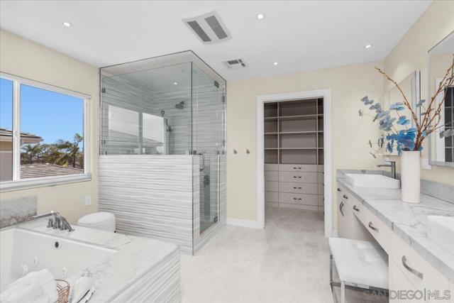 473 Sandalwood Ct, Encinitas CA: https://media.crmls.org/mediaz/b817ef2b-8f0b-4b9d-8d15-ab694135aa12.jpg