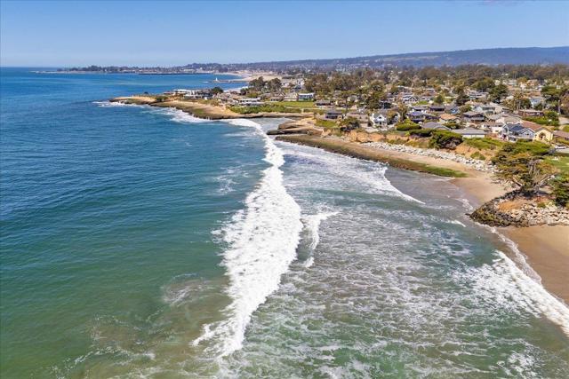 22011 E Cliff Drive, Santa Cruz CA: https://media.crmls.org/mediaz/b8188639-b6fa-441c-8cb9-54078980facd.jpg