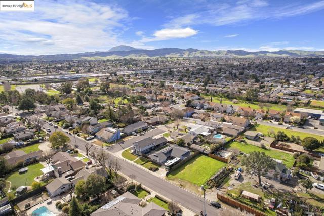 1816 Parsons Ln, Antioch CA: https://media.crmls.org/mediaz/b818b0b8-3048-4bcf-a8ca-075d5117195a.jpg