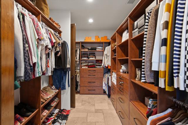 2489 Tuscany Heights Drive, Palm Springs CA: https://media.crmls.org/mediaz/b8198ff2-7a44-4744-b499-99dca0b2110e.jpg