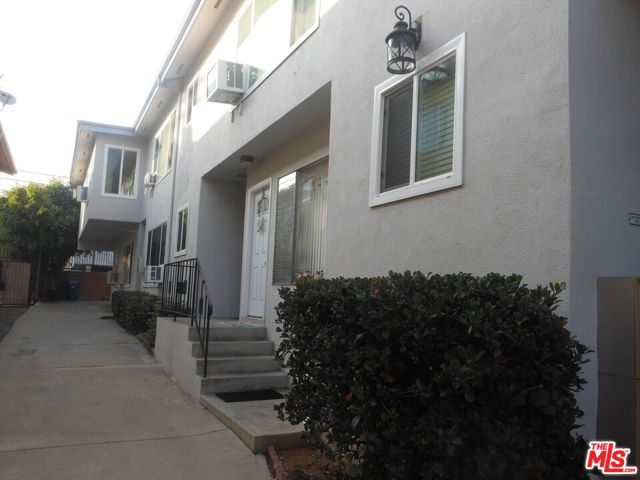 213 S ALEXANDRIA Avenue, Los Angeles CA: https://media.crmls.org/mediaz/b819c83a-63f4-4a0a-ac51-f17d96058193.jpg