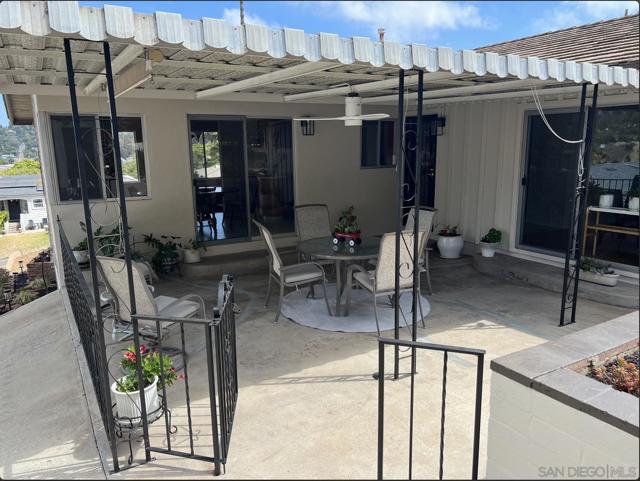 3958 Kenwood Dr, Spring Valley CA: https://media.crmls.org/mediaz/b819ce85-bf5a-4d8f-864c-7842171a8c86.jpg