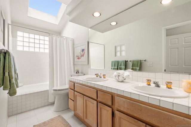 5609 Avenida De Parque, Rancho Santa Fe CA: https://media.crmls.org/mediaz/b81a5f30-493f-4b79-9bc6-b20f67e6b2ff.jpg