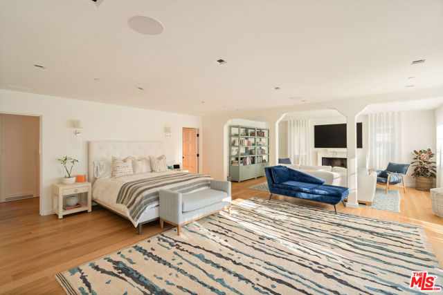 Image 22 of 72 For 705 Palisades Beach Road