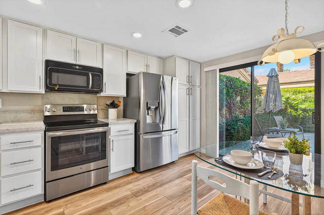 76205 Impatiens Circle, Palm Desert CA: https://media.crmls.org/mediaz/b81c1dab-ed89-4d36-8676-7865a9c5e56f.jpg