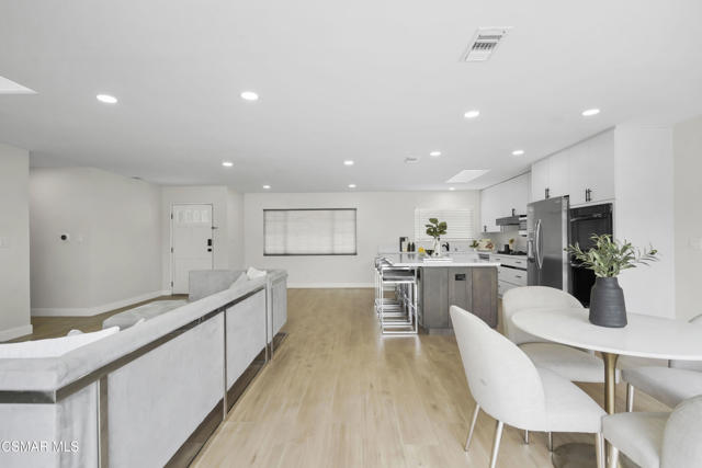 174 Wendy Drive, Thousand Oaks CA: https://media.crmls.org/mediaz/b81c4633-e024-49d0-871e-812bcfd88dec.jpg