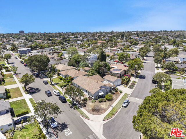 7801 Flight Avenue, Los Angeles CA: https://media.crmls.org/mediaz/b81ccd48-ed9f-4420-b270-c886a9f000f8.jpg