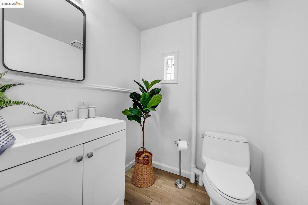 https://media.crmls.org/mediaz/b81d7cad-ad10-4c2c-b046-44ab57602ef5.jpg?preset=X-Large