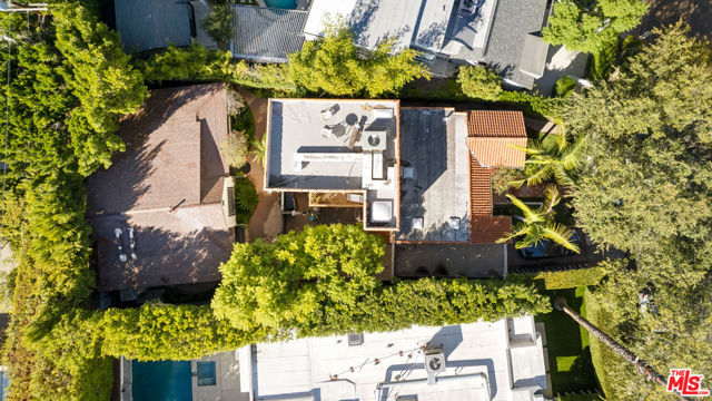 551 Westmount Drive photo 2