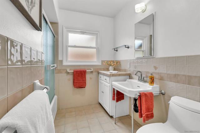 4642 59th Street, San Diego CA: https://media.crmls.org/mediaz/b81dd4ec-3594-484a-a149-42ce509ff486.jpg
