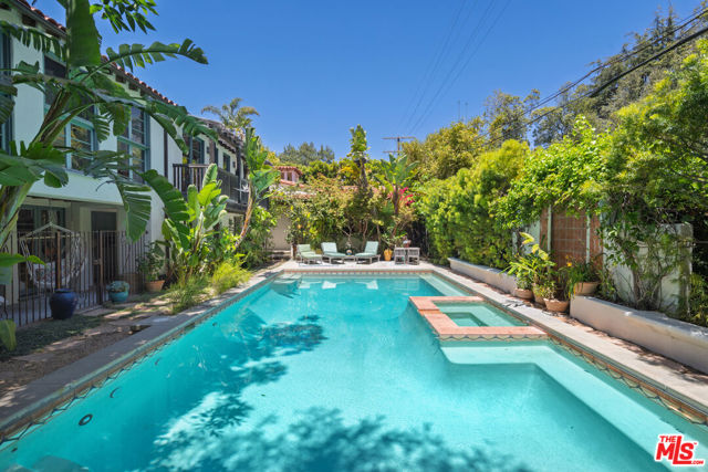 350 N Cliffwood Avenue, Los Angeles CA: https://media.crmls.org/mediaz/b81eb161-436d-4867-9761-0fb66f9078e3.jpg
