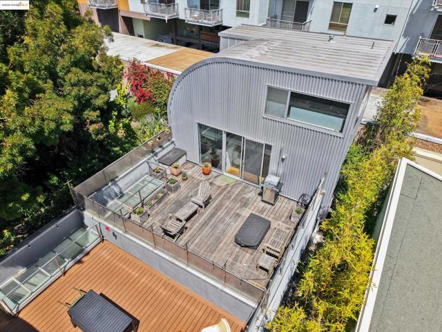 2709 10th St, Berkeley CA: https://media.crmls.org/mediaz/b81ec92a-d4a8-48c8-a900-f5b4178656f9.jpg