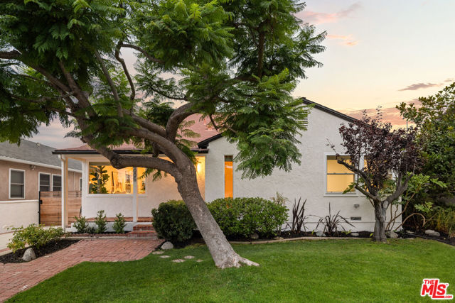 8005 Georgetown Avenue, Los Angeles CA: https://media.crmls.org/mediaz/b81fca02-3f74-4923-85d2-51fe17562bb8.jpg