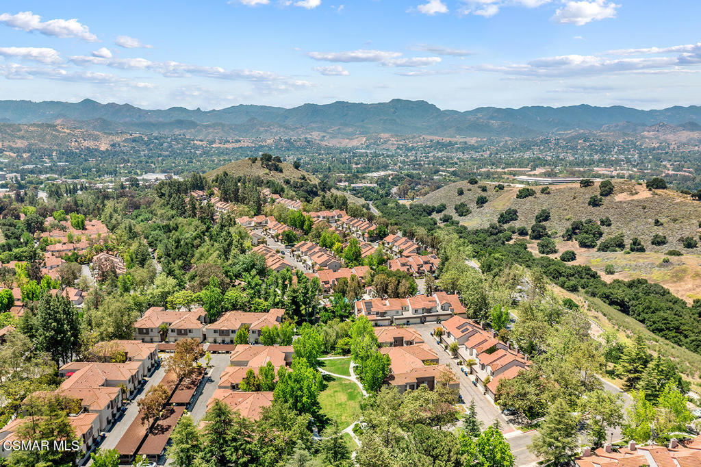 https://media.crmls.org/mediaz/b82040fc-ab2a-4019-b2a4-480658477862.jpg?preset=X-Large