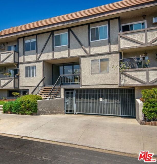 1914 Corinth Avenue, Los Angeles CA: https://media.crmls.org/mediaz/b820dbe0-62e6-43c6-9255-57507a52f4f6.jpg