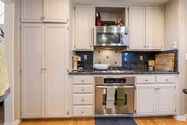 Detail Gallery Image 15 of 46 For 633 Cantara Ln, Vista,  CA 92081 - 3 Beds | 2/1 Baths