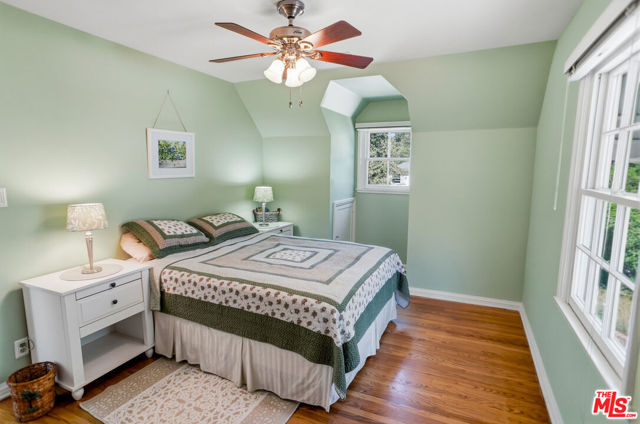 1816 Rosita Drive, Glendale CA: https://media.crmls.org/mediaz/b821b443-3327-43b1-9794-5ece500d4d86.jpg