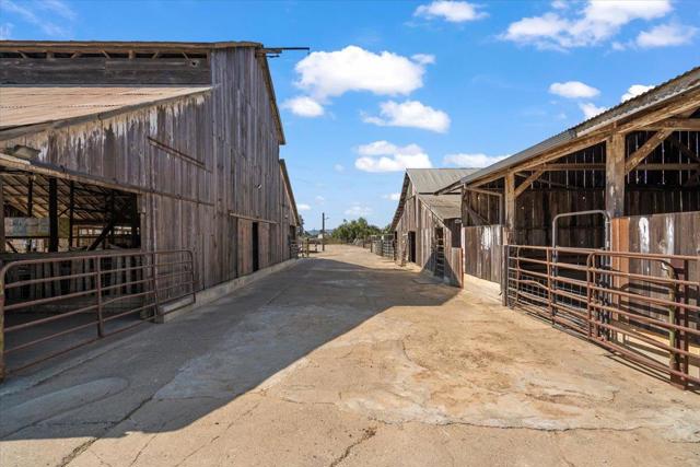 2675 Pacheco Pass Highway, Gilroy CA: https://media.crmls.org/mediaz/b8226b2c-9423-46a0-8bc7-f30dc6e9f2be.jpg