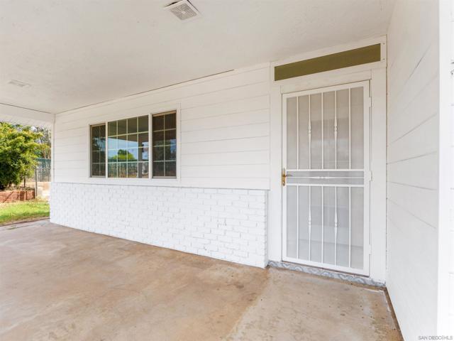 1621 Lilac, Ramona CA: https://media.crmls.org/mediaz/b8227187-4599-4ca3-8e87-69f4d805fc58.jpg