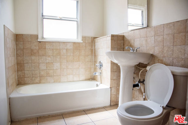 4264 Leimert Boulevard, Los Angeles CA: https://media.crmls.org/mediaz/b822c382-87d0-4173-a3f5-1d93b55e3d37.jpg