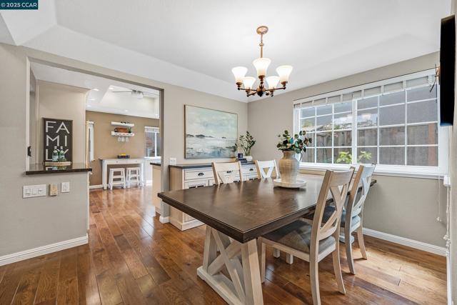 60 Rainbow Cir, Danville CA: https://media.crmls.org/mediaz/b822fd12-ba87-49ce-9c5c-1e62c4c7083f.jpg
