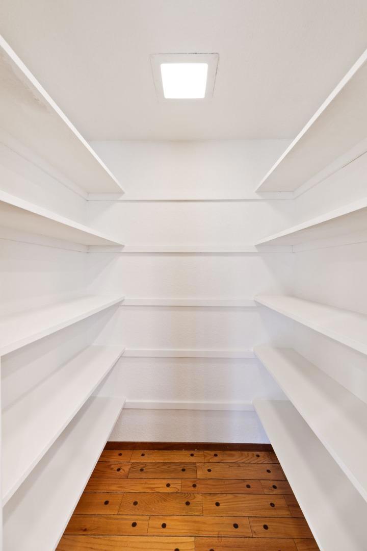 https://media.crmls.org/mediaz/b82342be-61cc-4c3b-9543-0adf97fa2c1e.jpg?preset=X-Large