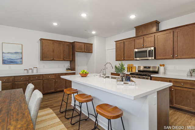 15217 Dawning CT, Lake Elsinore CA: https://media.crmls.org/mediaz/b82394d1-527a-4613-945b-b9b04bc7dfc8.jpg