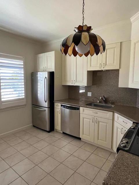 1 Baldwin Avenue, San Mateo CA: https://media.crmls.org/mediaz/b823a6dd-af34-439e-94f0-ac193eb79123.jpg