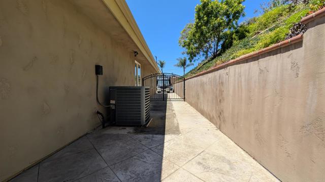 Detail Gallery Image 37 of 39 For 3167 Carnegie Pl, San Diego,  CA 92122 - 3 Beds | 3 Baths