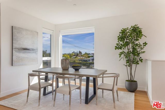 11724 Culver Boulevard, Los Angeles CA: https://media.crmls.org/mediaz/b823e9ed-fca5-48dd-800f-2c38806a59ba.jpg