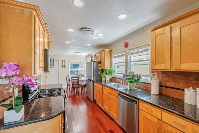 604 Key Boulevard, Richmond CA: https://media.crmls.org/mediaz/b8244ca9-02c1-490d-85dd-c70316acfaa7.jpg