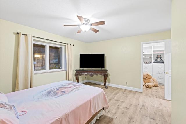 6915 Redwood Retreat Road, Gilroy CA: https://media.crmls.org/mediaz/b8246036-6bf0-42de-8292-2b2d612b8aa9.jpg