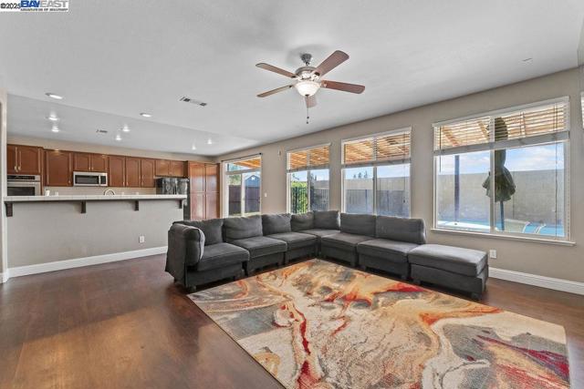 907 MAGGIORE LANE, Manteca CA: https://media.crmls.org/mediaz/b824dad5-e181-40c0-af95-9d0b9e045294.jpg