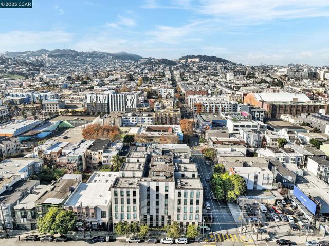 1515 15Th St, San Francisco CA: https://media.crmls.org/mediaz/b82549f9-a936-4a49-a949-eb99e0a02af2.jpg