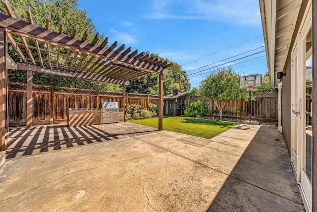 1024 Berkeley Avenue, Menlo Park CA: https://media.crmls.org/mediaz/b825f282-8cba-4c58-a039-0cb5cccfb6d0.jpg