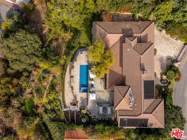 3595 Wonder View Drive, Los Angeles CA: https://media.crmls.org/mediaz/b8262b69-1a37-40d1-898a-86b477f659f9.jpg