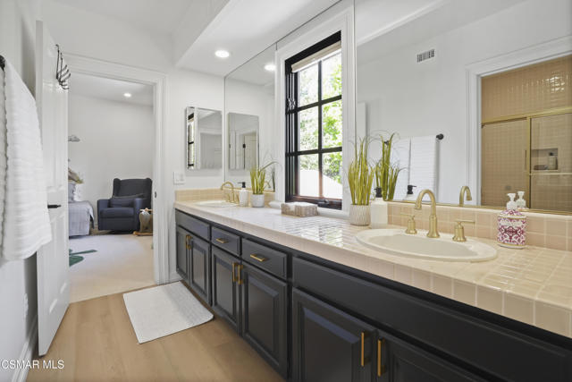 29270 Wagon Road, Agoura Hills CA: https://media.crmls.org/mediaz/b82652fb-6da1-4e9b-a98f-9b65aabbc106.jpg