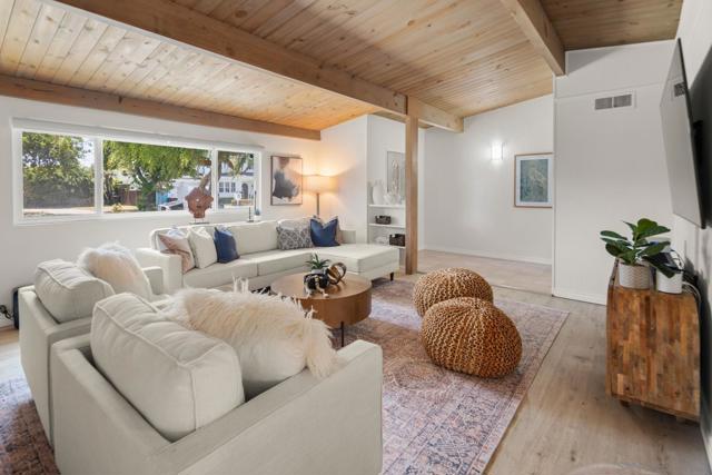 850 Coronado Ave, Coronado CA: https://media.crmls.org/mediaz/b826a8d3-3099-4edb-ad5d-2d691c3e2f8b.jpg