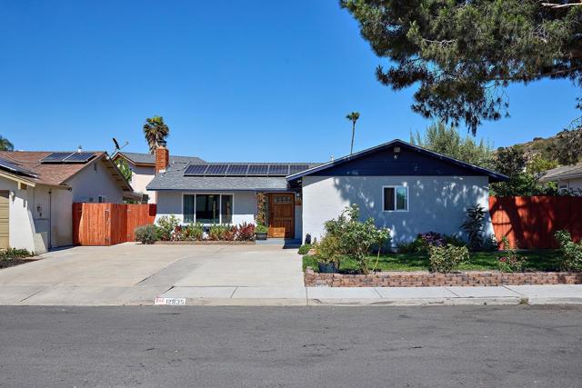 12835 Reo Real Dr, Poway CA: https://media.crmls.org/mediaz/b826b12d-0620-451f-b35d-ce940accdd19.jpg
