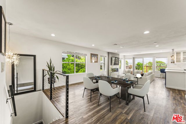 11621 Sunshine Terrace, Studio City CA: https://media.crmls.org/mediaz/b8272eaf-1da5-4ec2-8f59-1ea1916ce98a.jpg