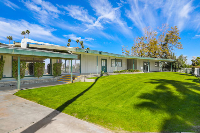 6 Cholla Lane, Palm Desert CA: https://media.crmls.org/mediaz/b827447d-3355-487e-8aa3-b659bc9e6a58.jpg