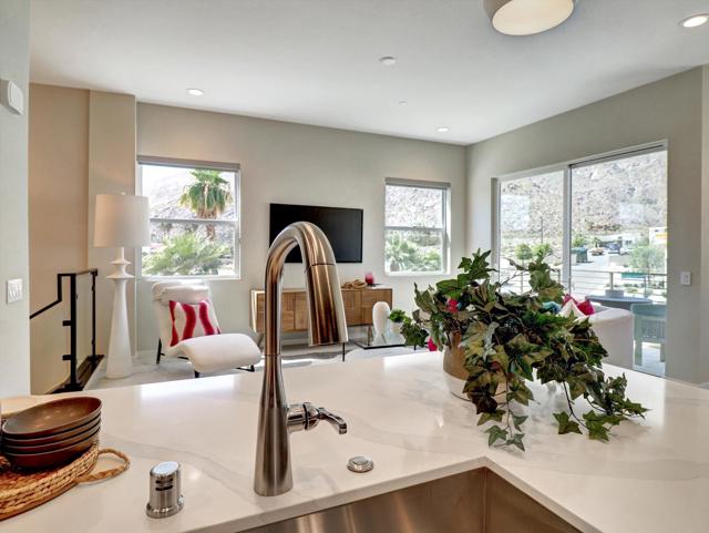 798 Obsidian Loop E, Palm Springs, CA 92264