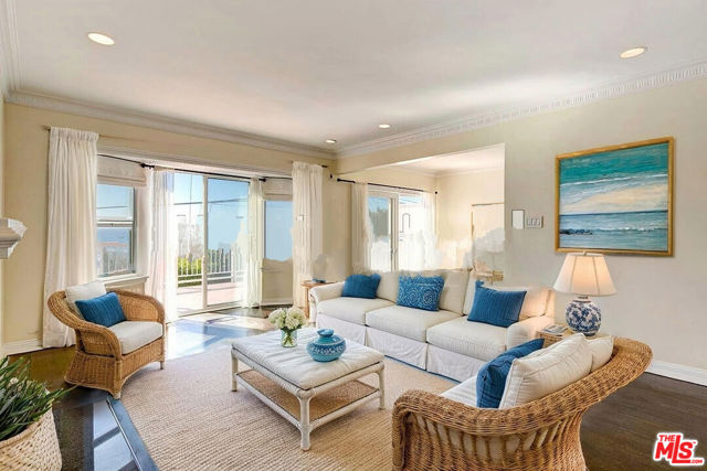 7009 RINDGE Avenue, Playa del Rey CA: https://media.crmls.org/mediaz/b8285f53-3ab1-4b9e-a8ae-8e7285e8ff33.jpg