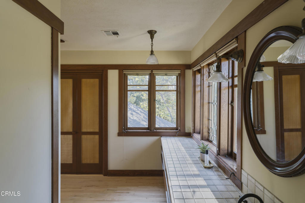 https://media.crmls.org/mediaz/b828a8b9-2ba4-486e-913e-b9d9e464b12d.jpg?preset=X-Large