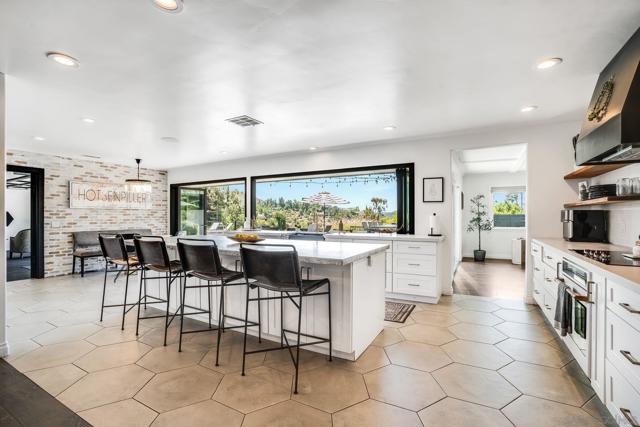 1271 Via Sendero, Escondido CA: https://media.crmls.org/mediaz/b828e4dc-3196-466c-9cc1-b1ed1b91e20e.jpg